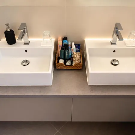 Exclusive Penthouse-wohnung Mit Grosser Dachterrasse * Oldenburg